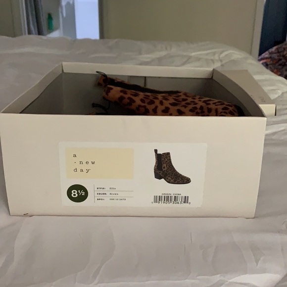 A New Day Cheetah Print Booties - Picture 2 of 4